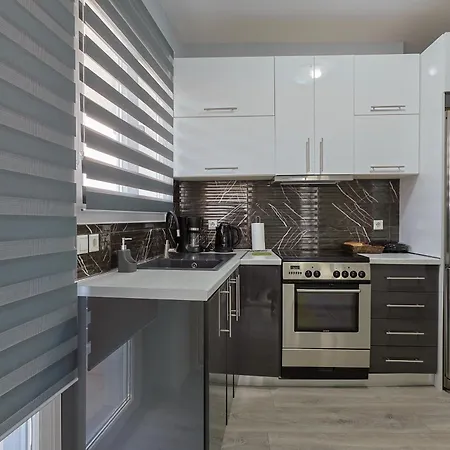 Fay's Mirror Appartement Kateríni